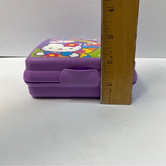 Hello Kitty Tupperware Storage Container 3752A-4 sandwich Keeper size 4.5 x 5 - Picture 11 of 13